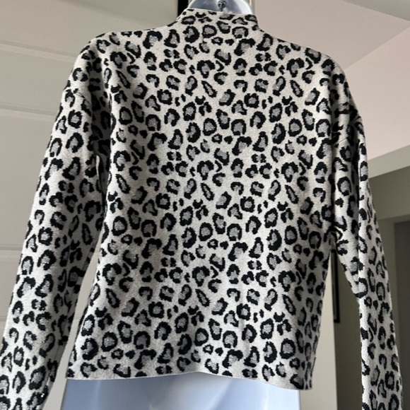 Leopard Print Sweater - Picture 3 of 4